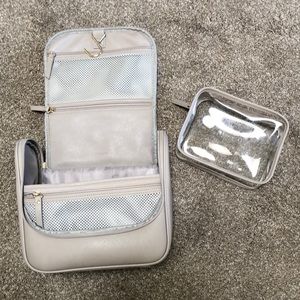 Travel hanging toiletry bag